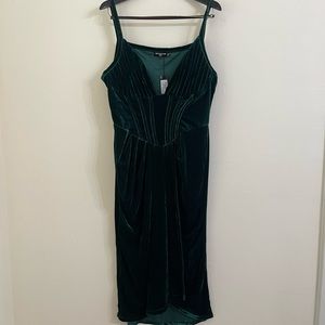 *NEVER WORN W TAGS* Pretty Little Thing Emerald Green Dress (plus size)